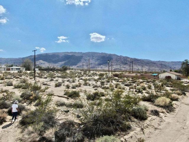 219 Serrano Way, 29 Palms, CA 92277