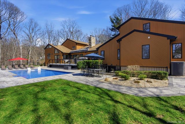 9 Watercrest Court, Head Of The Harbor, NY 11780