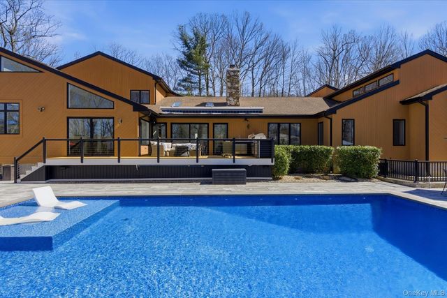 9 Watercrest Court, Head Of The Harbor, NY 11780