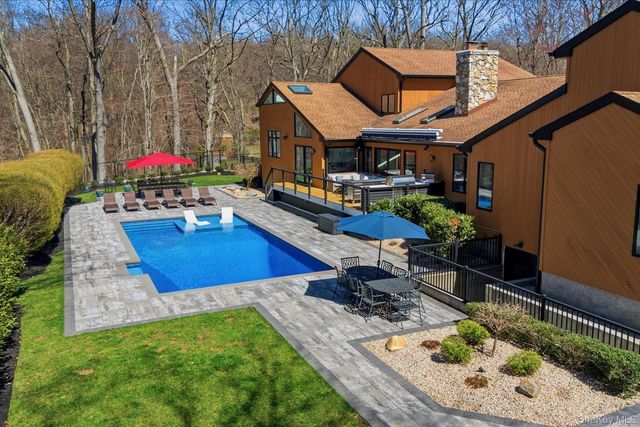 9 Watercrest Court, Head Of The Harbor, NY 11780