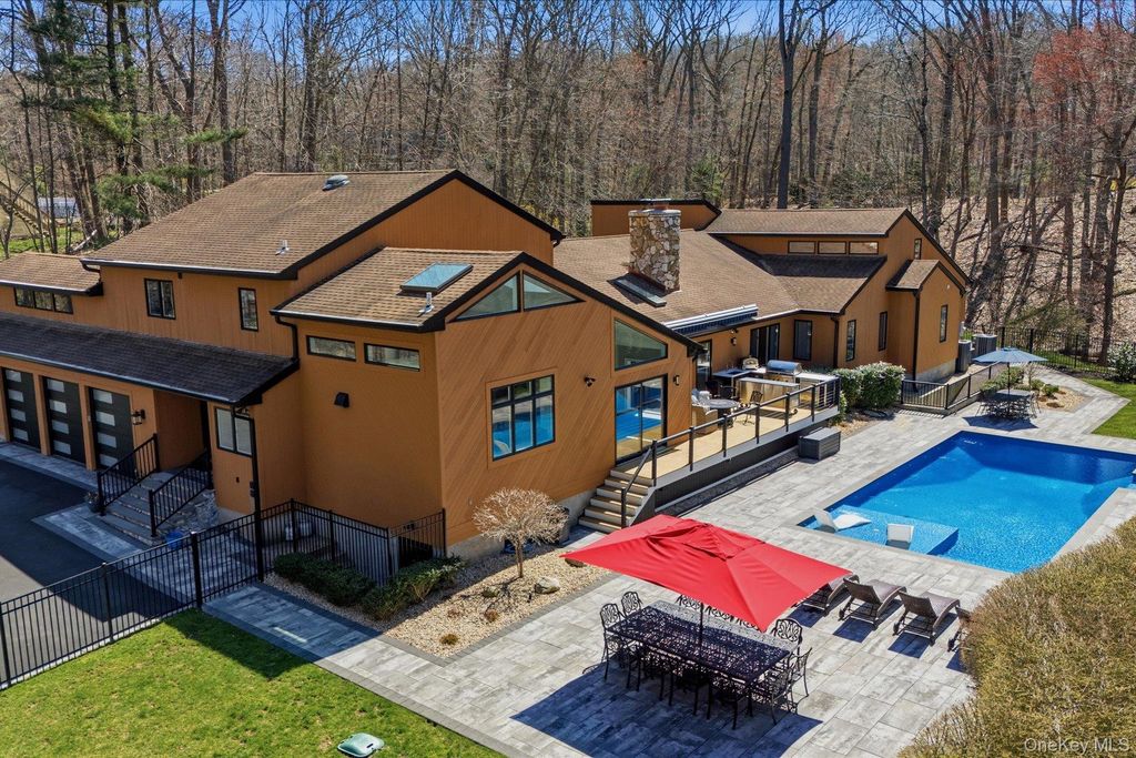 9 Watercrest Court, Head Of The Harbor, NY 11780