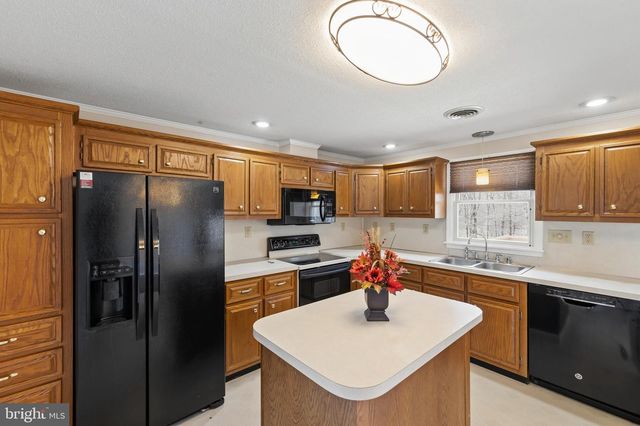 25 NELSON LN, Berkeley Springs, WV 25411