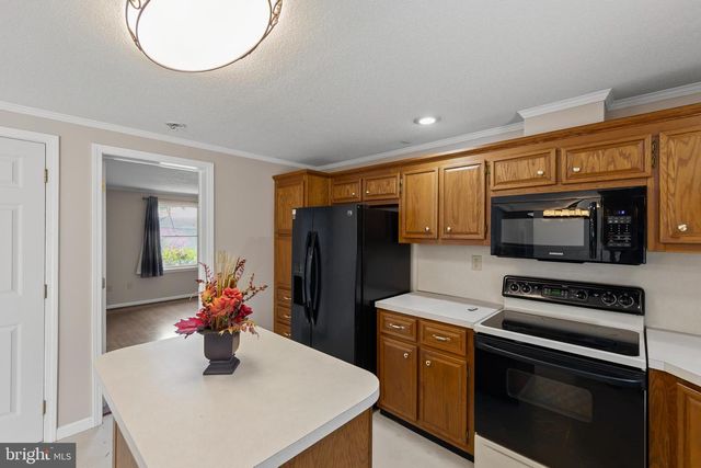 25 NELSON LN, Berkeley Springs, WV 25411