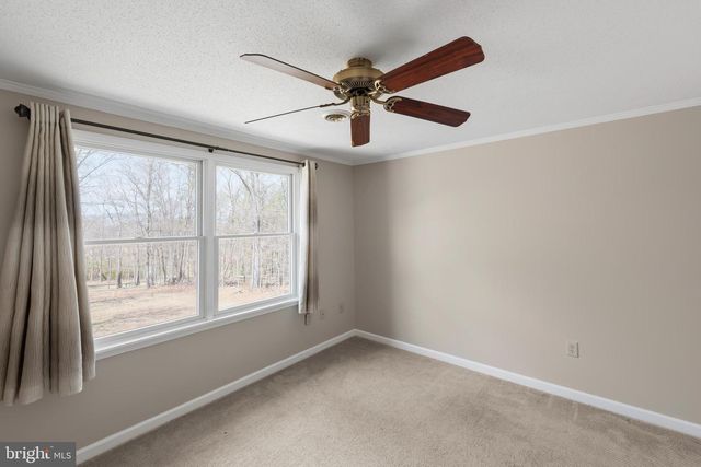 25 NELSON LN, Berkeley Springs, WV 25411