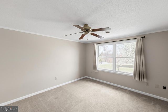 25 NELSON LN, Berkeley Springs, WV 25411