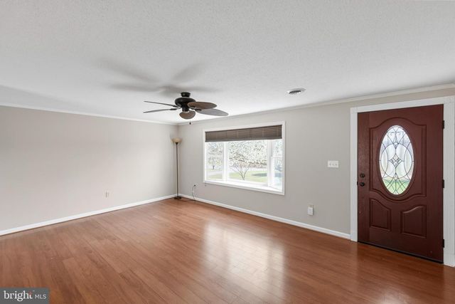 25 NELSON LN, Berkeley Springs, WV 25411