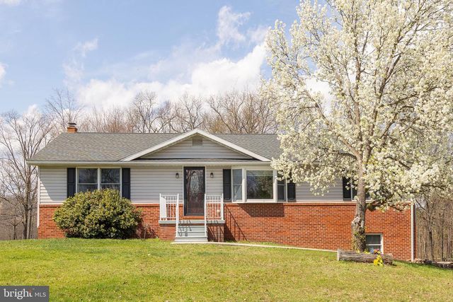 25 NELSON LN, Berkeley Springs, WV 25411