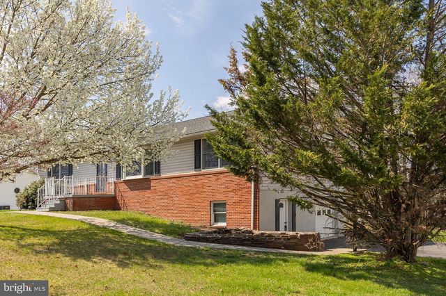 25 NELSON LN, Berkeley Springs, WV 25411