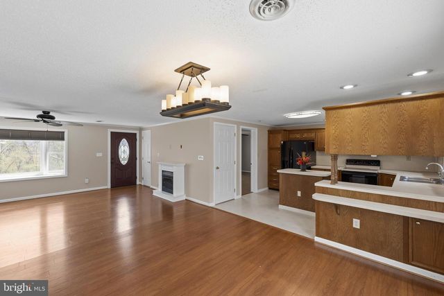 25 NELSON LN, Berkeley Springs, WV 25411
