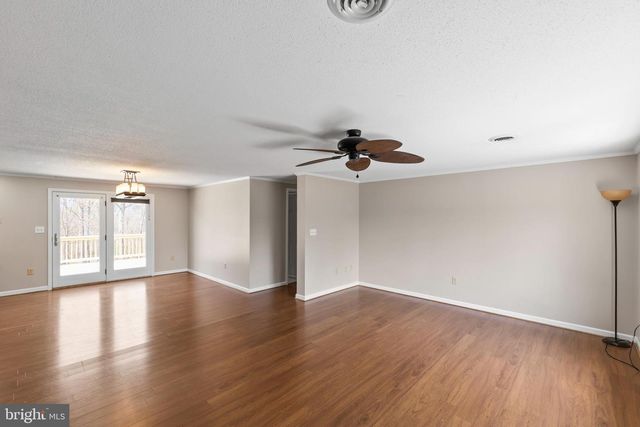 25 NELSON LN, Berkeley Springs, WV 25411