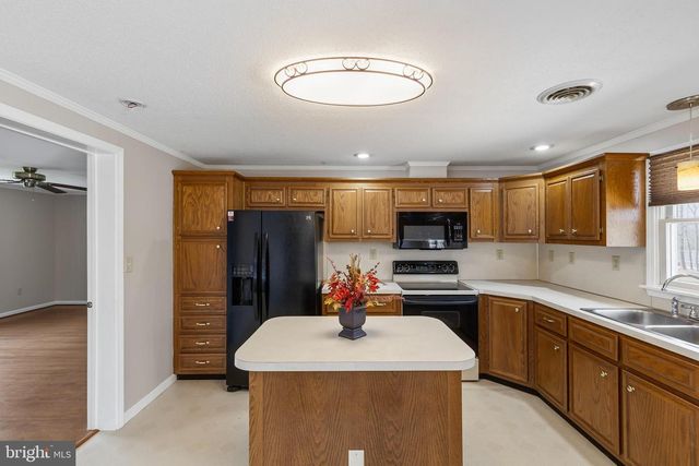 25 NELSON LN, Berkeley Springs, WV 25411