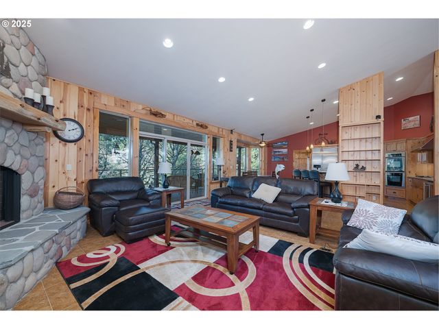 31 KINGFISHER Ln, Washougal, WA 98671