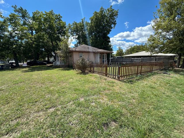 301 W Austin Avenue, Cooper, TX 75432