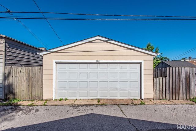 4410 S Spring Avenue, St Louis, MO 63116
