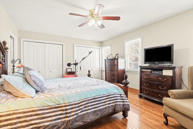 2297 Lakeside Drive, Aurora, IL 60504