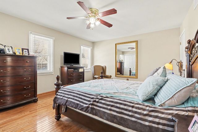 2297 Lakeside Drive, Aurora, IL 60504