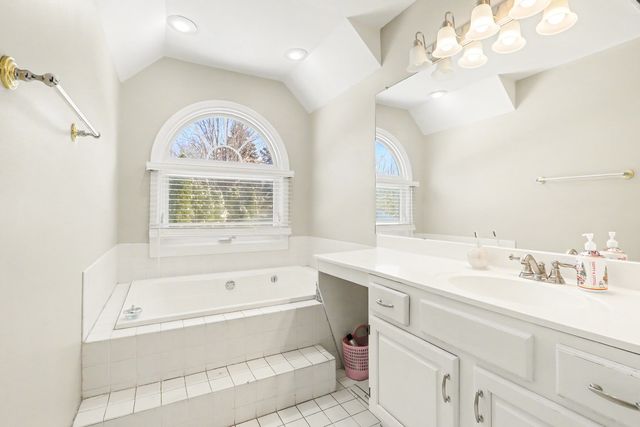 2297 Lakeside Drive, Aurora, IL 60504