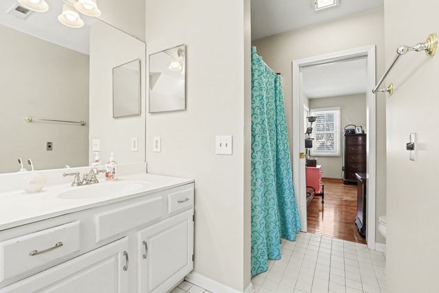 2297 Lakeside Drive, Aurora, IL 60504