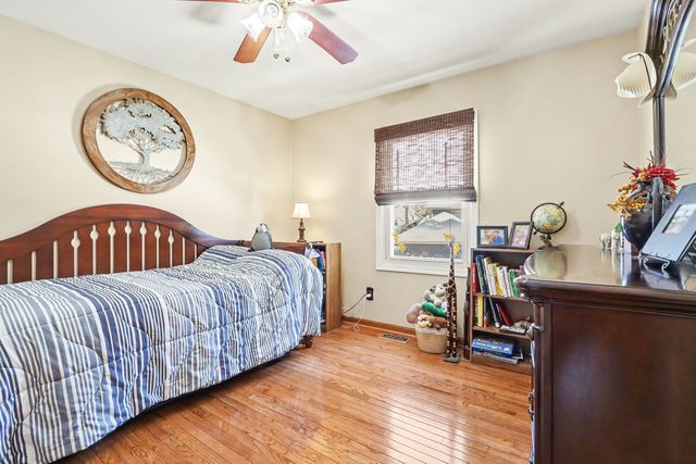 2297 Lakeside Drive, Aurora, IL 60504