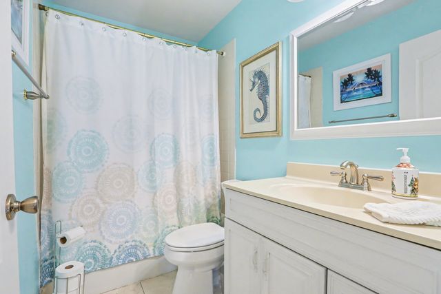 2297 Lakeside Drive, Aurora, IL 60504