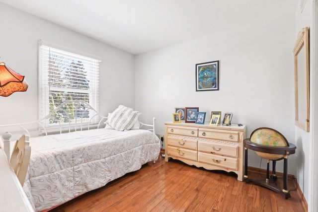 2297 Lakeside Drive, Aurora, IL 60504