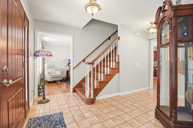 2297 Lakeside Drive, Aurora, IL 60504