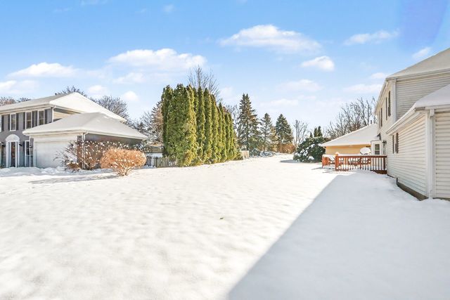 2297 Lakeside Drive, Aurora, IL 60504