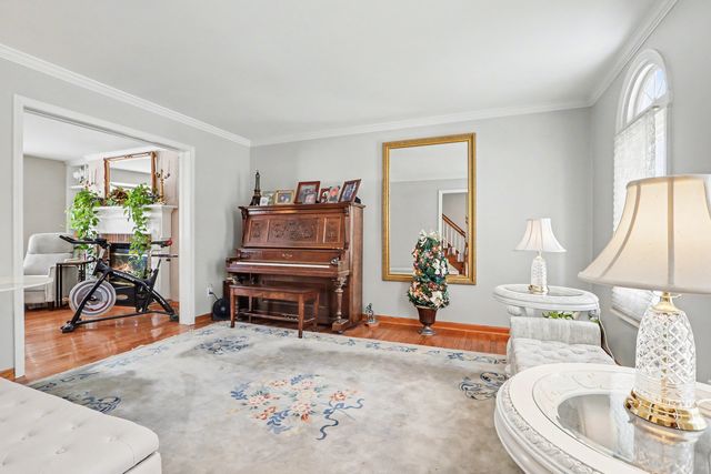 2297 Lakeside Drive, Aurora, IL 60504