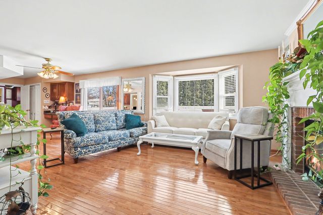 2297 Lakeside Drive, Aurora, IL 60504