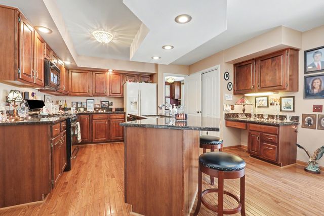 2297 Lakeside Drive, Aurora, IL 60504