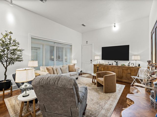 2208 Postoffice 205, Galveston, TX 77550