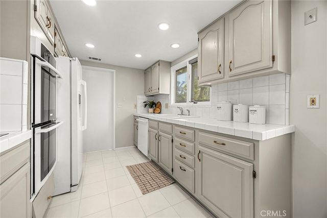 201 Barcelona, Fullerton, CA 92835