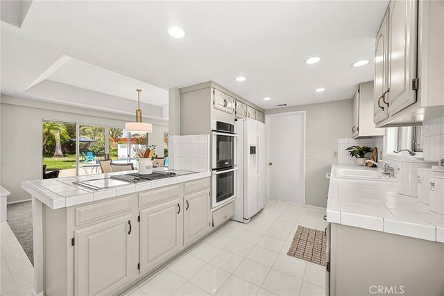 201 Barcelona, Fullerton, CA 92835