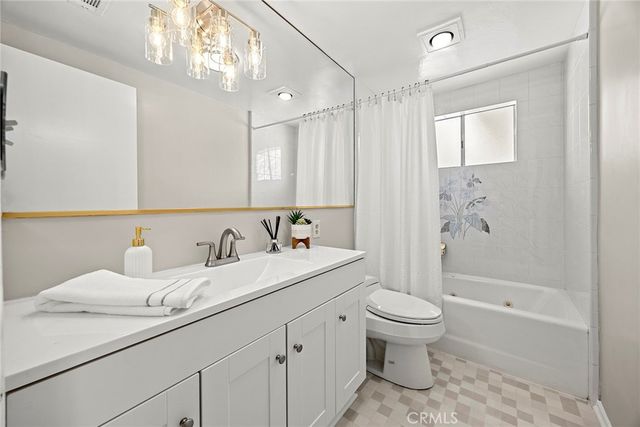 201 Barcelona, Fullerton, CA 92835