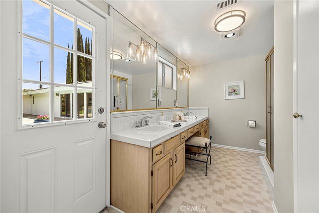 201 Barcelona, Fullerton, CA 92835
