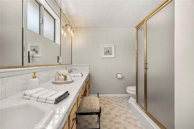 201 Barcelona, Fullerton, CA 92835