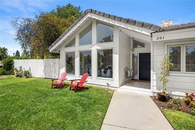201 Barcelona, Fullerton, CA 92835