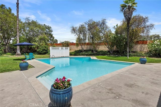 201 Barcelona, Fullerton, CA 92835