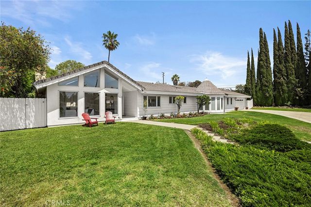 201 Barcelona, Fullerton, CA 92835