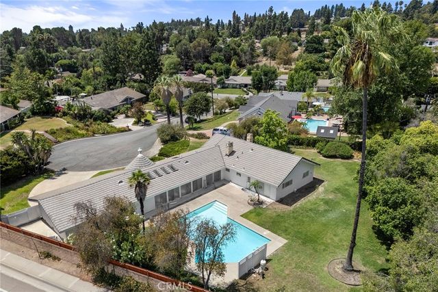 201 Barcelona, Fullerton, CA 92835
