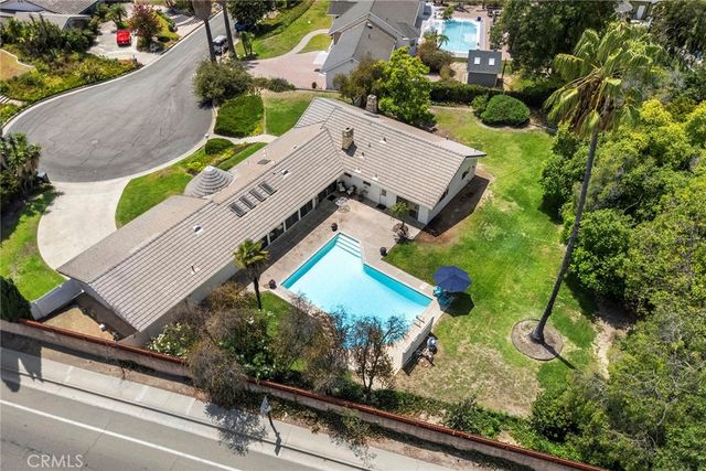 201 Barcelona, Fullerton, CA 92835