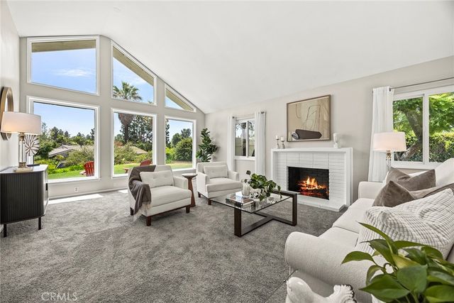 201 Barcelona, Fullerton, CA 92835