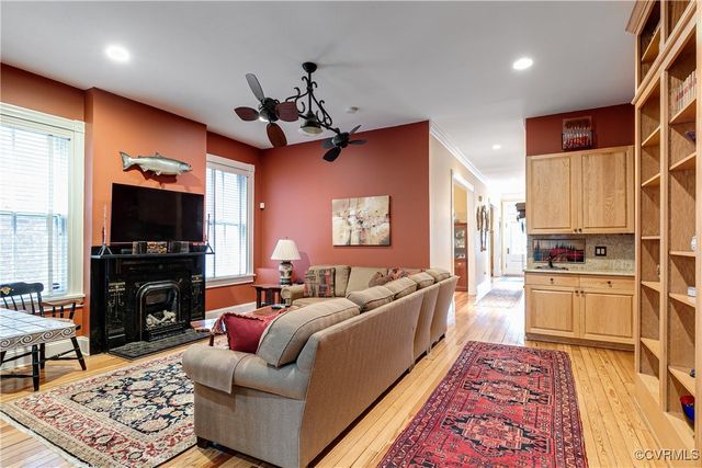 2612 Hanover Ave, Richmond, VA 23220