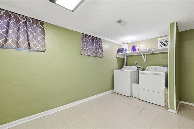 8430 Tauromee Avenue, Kansas City, KS 66112