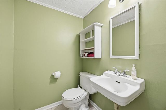 8430 Tauromee Avenue, Kansas City, KS 66112