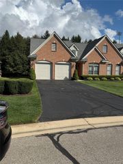 7608 Brookdale Court, Brighton, MI 48116