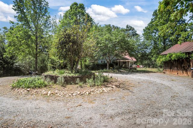 283 Constant Lane, Columbus, NC 28722