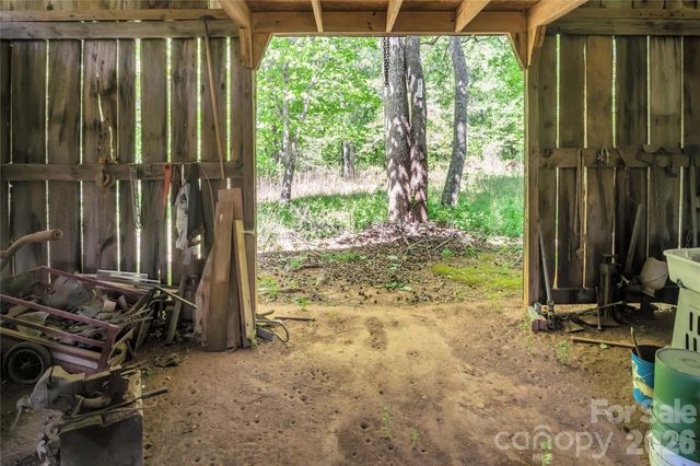 283 Constant Lane, Columbus, NC 28722