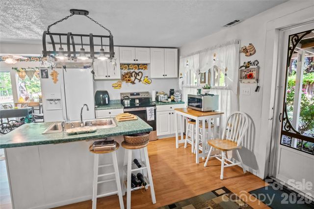 283 Constant Lane, Columbus, NC 28722