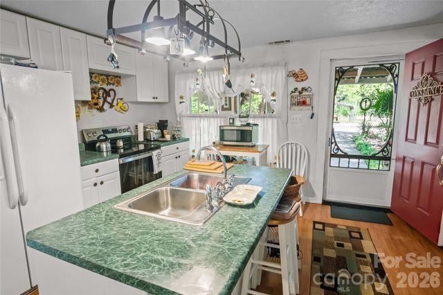 283 Constant Lane, Columbus, NC 28722